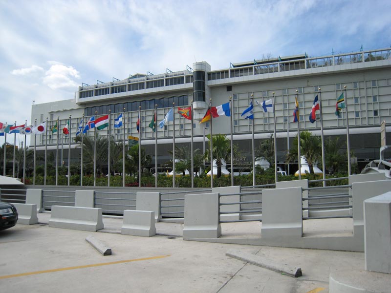 As more travel, Miami International Airport parking scarce - Miami